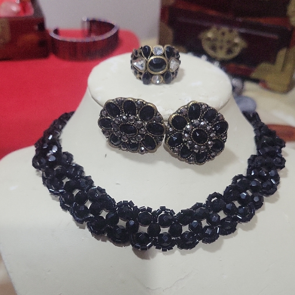 Elegant Black Jewelry Set